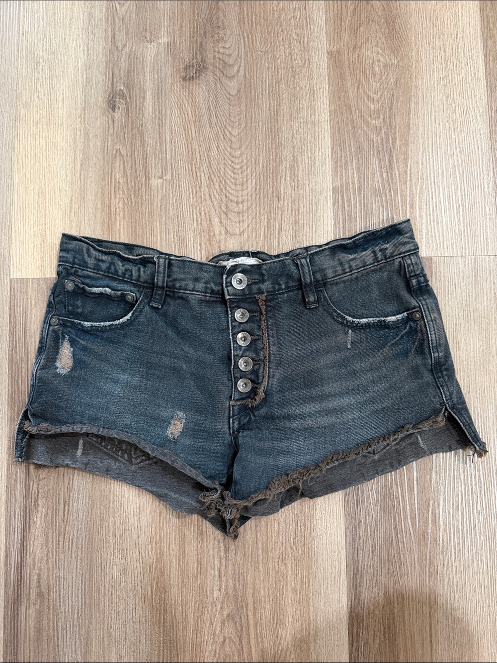 Free People Grunge Dark Wash Distressed Denim Shorts Button Fly Jean Size 26